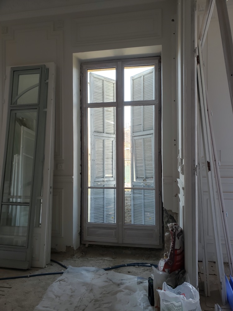 APRES. Nous refaisons les enduits intérieurs et extérieurs, cependant une finition plus approfondie des enduits sera néanmoins à faire réaliser par un professionnel.